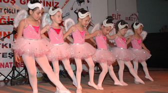 Miniklerin Gösterisi Çoşturdu