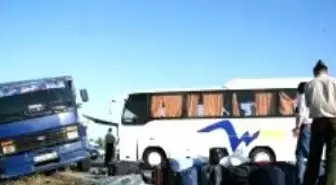 Antalya'da Zincirleme Trafik Kazası: 1 Ölü, 16 Yaralı