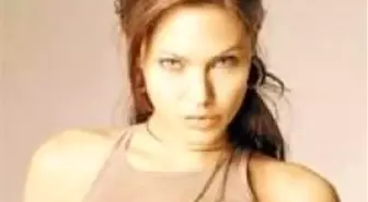 Bebeği Angelina Evlat Edinecek