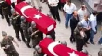Şehit Koruculara Komutanlıkta Tören