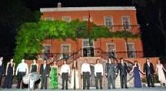 Köşkte Düşlerden Gerçeğe Atatürk