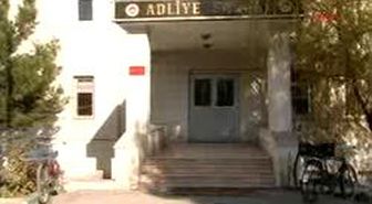 Diyarbakır // Arşiv // Aynı Pankartı Tutan 2 Sanıktan Birine