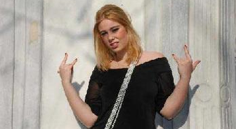 Tayfur'un Kızı Rockçı Oldu