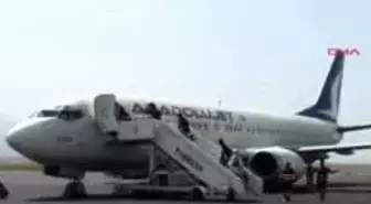 Muş - Arşiv//Uçağa Alınmayan Yolcunun İddiası: ´Protokol Yüz