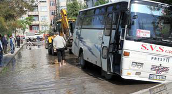 Edirne'de Engelli Öğrenci Servis Minibüsü Çukura Düştü