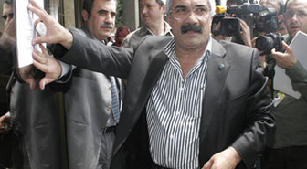Hava-iş Sendikası Grev Kararını THY Genel Müdürlük Kapısına Astı