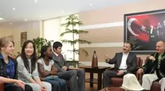 Yabancı Öğrencilerden Başkan Ergün’e Ziyaret 

