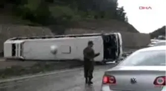 Yolcu Otobüsü Devrildi: 20 Yaralı