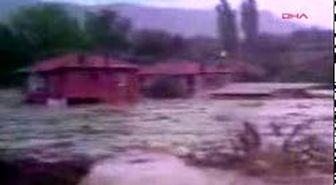 Kayalar Bir Köyü Az Daha Yok Ediyordu
Kayalar Bir Köyü Az Daha Yok Ediyordu