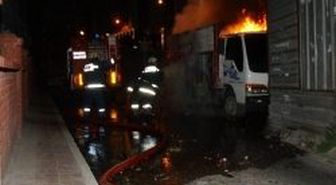Şanlıurfa'da Otobüs İle Otomobil Çarpıştı: 3 Ölü
Kazada Araçta Sıkıştılar, Alevler Arasında Can Verdiler