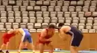 Büyükler Serbest Güreş Türkiye Şampiyonası Başladı