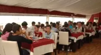 Başarılı Öğrencilere İstanbul Gezisi Hediye