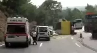 Çimento Yüklü TIR Devrildi