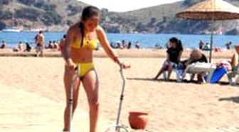 Plajda Engelliye 'Özel Hizmet'
