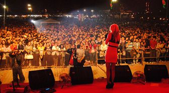 Hande Yener Kütahya'yı Salladı