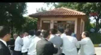 Sakarya Korumaların, Başkanın Şoförünü Darp Ettiği İddiası
Başbakan Erdoğan Adapazarında Konuştu Haberine Ek