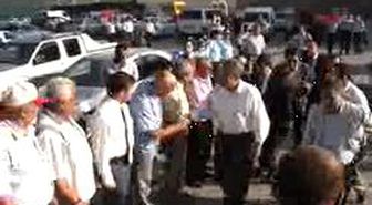 Yozgat Arınç ``Biz Halka Tepeden Bakan, Onu Yok Gören, Onu Aşağılayan Partililerden Değiliz'
Bülent Arınç Yozgat'ta