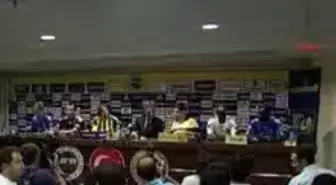 1Fenerbahçe'de Yeni Transferler İçin İmza Töreni Yapıldı