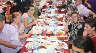 Şehit Ailelerine İftar 

