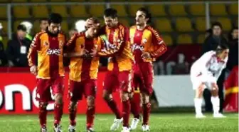 Galatasaray Üç Futbolcuyla Görüşüyor