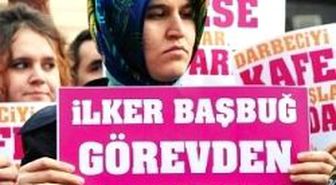 Kışlası'nın Önünde Darbelere Protesto