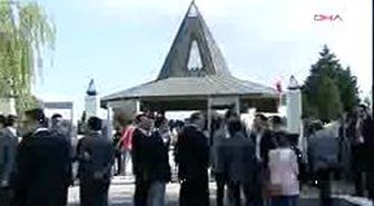 (Aktüel Görüntülerle)- Başbakan Erdoğan Menderes Ve Özal'ın Mezarını Ziyaret Etti...(2)
 
'Menderes, Demokrasi Şehididir'