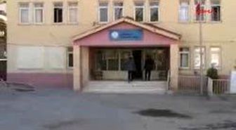 Beytüşşebap - Boykot Güneydoğu'da İlçelerde Etkili Oldu
*Siirt'te Evleri Gezerek Aileleri, Okul Boykotuna Uymaları Yönünde Tehdit Eden 3 Kişi Polis Tarafından Gözaltına Alındı.