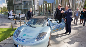 Tesla Roadster İstanbul'a Geliyor