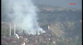 Yenidençankırı'nın Dağ Ovacık Köyünde Büyük Yangın
15 Eve Sıçrayan Yangın Henüz Kontrol Altına Alınamadı