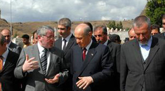 Sınır Kapısında Etten Duvar