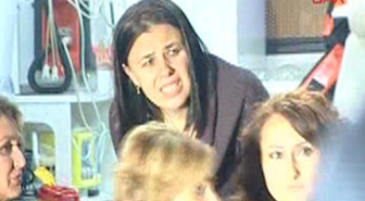 Gözyaşları İçinde Kocasının Kurtarılmasını Bekledi