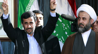 Ahmedinejad'a İsrail Tüfeği