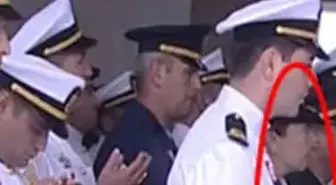 Kadın Subay Saf Tuttu!