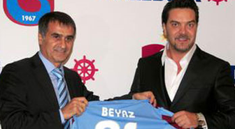 İmza Töreninde Beyaz Şov