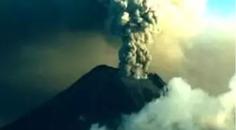 Merapi Yanardağı Yeniden Faaliyete Geçti