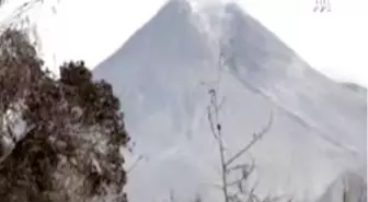 Merapi Yanardağı Yine Faaliyette