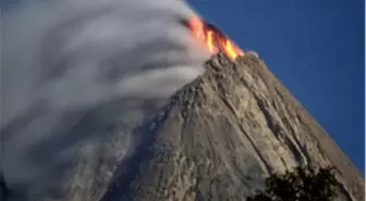 Merapi Yanardağı 102 Can Aldı