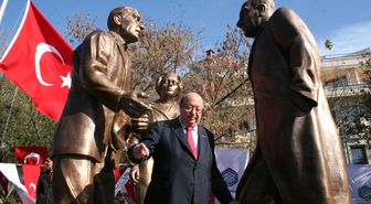 10 Kasım’da Atatürk Parkı Ve Atatürk Halkı Dinliyor Heykeli Açıldı