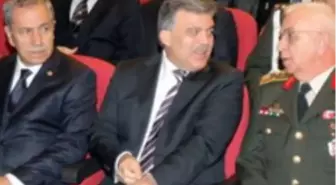 Arınç ve Koşaner Tokalaşmadı!
