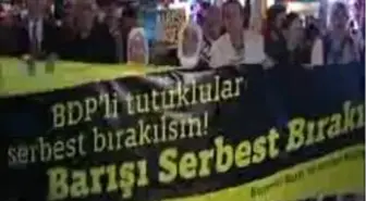 Bdp'li Tutukluların Serbest Bırakılması İçin Taksim'e Yürüdüler