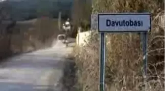Köylüler Yolu Kapattı