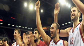 Galatasaray Cafe Crown, Evinde Farklı Kazandı
