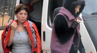 Villada Oturan Telekızlar