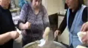 Hollanda'da Aşure Dağıttılar