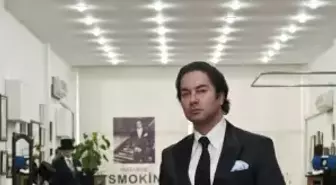 Takım Elbisede Güçlü Bir İsim