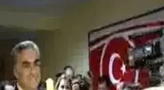 Akay Koltuğa Geçti