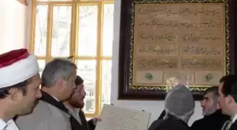 Tarihi Camiden Çalınan Kitabe Yerine Asıldı