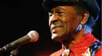 Chuck Berry Sahnede Fenalaştı