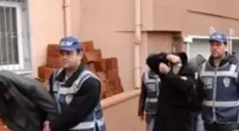 İzmit'te Polisleri Bıçaklayan Zanlılar Mahkemeye Sevk Edildi