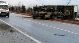 Konya'da 2 Servis Midibüsü Çarpıştı: 13 Yaralı